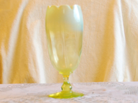 アンテイ—ク・イギリス製・ウランガラス・氷コップ型・花瓶
